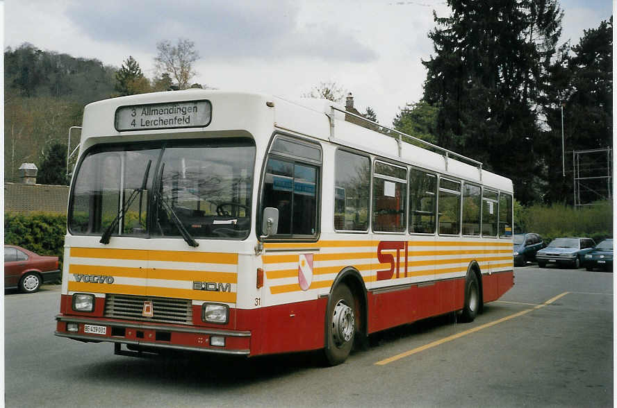 (066'515) - STI Thun - Nr. 31/BE 419'031 - Volvo/R&J (ex SAT Thun Nr. 31) am 17. April 2004 bei der Schiffl�ndte Thun