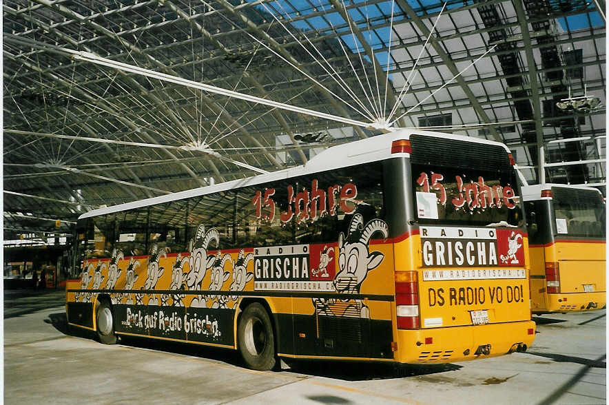 (066'734) - PostAuto Graub�nden - GR 102'385 - Neoplan (ex P 25'131) am 20. April 2004 in Chur, Postautostation