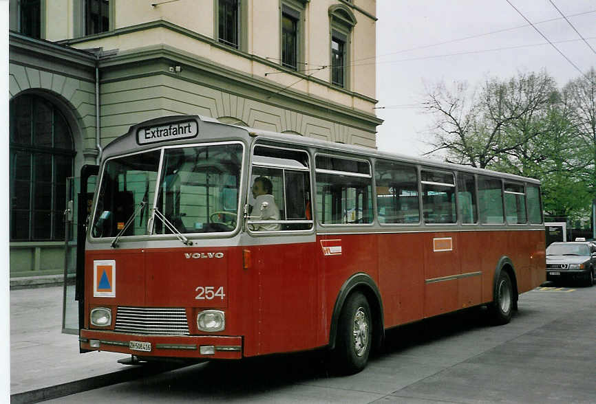 (067'026) - Zivilschutz, Winterthur - Nr. 254/ZH 508'416 - Volvo/T�scher (ex WV Winterthur Nr. 254) am 24. April 2004 beim Hauptbahnhof Winterthur