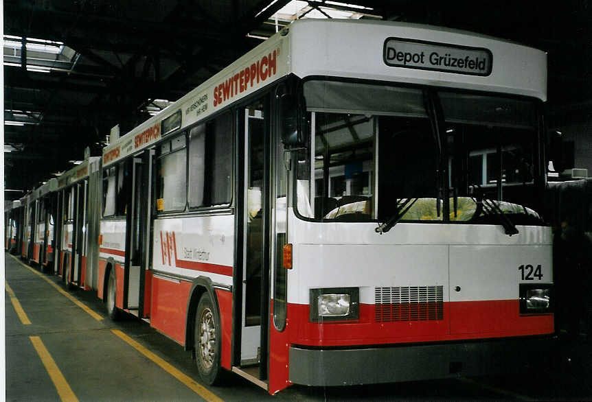 (067'032) - WV Winterthur - Nr. 124 - Saurer/FHS Gelenktrolleybus am 24. April 2004 in Winterthur, Depot Gr�zefeld
