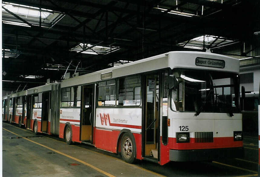 (067'034) - WV Winterthur - Nr. 125 - Saurer/FHS Gelenktrolleybus am 24. April 2004 in Winterthur, Depot Gr�zefeld