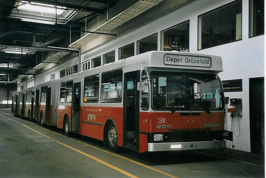 (067'035) - WV Winterthur - Nr. 311/ZH 527'311 - Volvo/Hess am 24. April 2004 in Winterthur, Depot Gr�zefeld