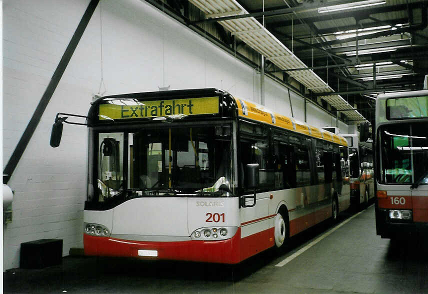 (067'104) - WV Winterthur - Nr. 201/ZH 719'201 - Solaris am 24. April 2004 in Winterthur, Depot Gr�zefeld