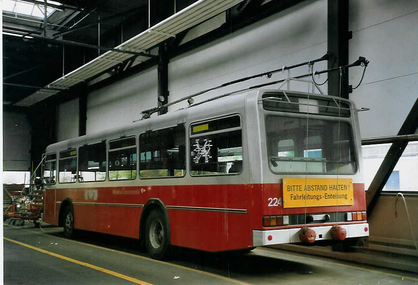 (067'110) - WV Winterthur - Nr. 224 - Volvo/T�scher Enteiser am 24. April 2004 in Winterthur, Depot Gr�zefeld