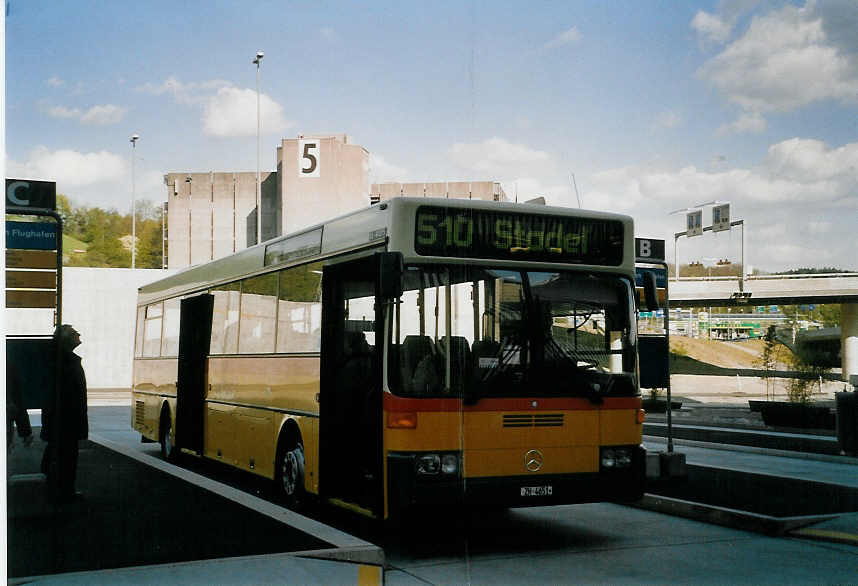 (067'209) - ASN Stadel - ZH 4651 - Mercedes am 24. April 2004 in Z�rich, Flughafen