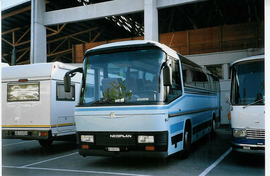 (067'429) - Straubhaar, Thun - BE 555'977 - Neoplan (ex L�thi, Walkringen) am 11. Mai 2004 in Thun, Grabengut