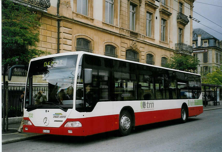 (067'629) - VR La Chaux-de-Fonds - Nr. 232/NE 20'232 - Mercedes am 22. Mai 2004 in Neuch�tel, Place Pury