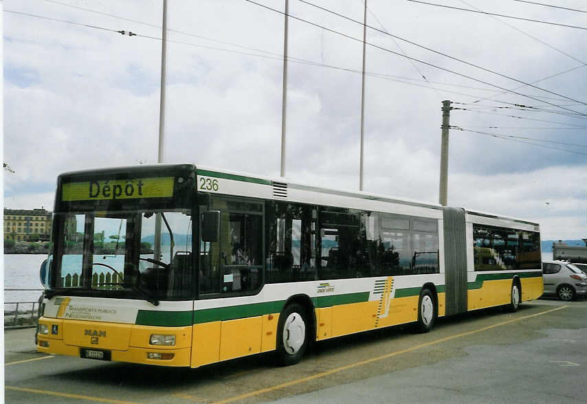 (067'703) - TN Neuch�tel - Nr. 236/NE 111'236 - MAN am 22. Mai 2004 in Neuch�tel, D�p�t