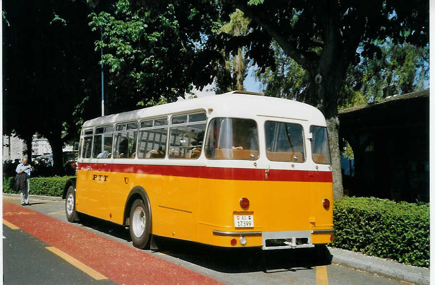 (067'724) - Br�ndli, Elfingen - AG 17'399 - Saurer/Hess am 23. Mai 2004 beim Bahnhof Luzern