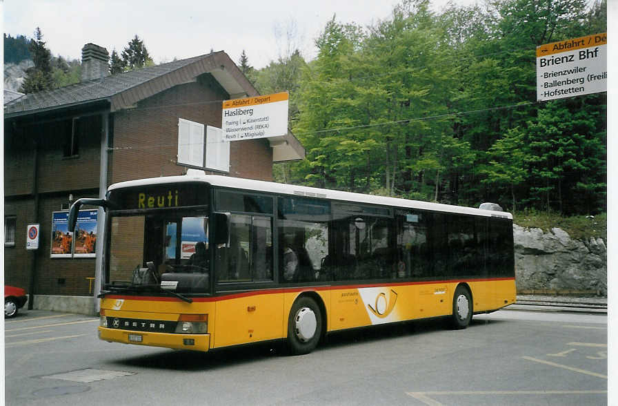 (068'013) - AVBB Schwanden - BE 517'311 - Setra am 23. Mai 2004 auf dem Br�nigpass