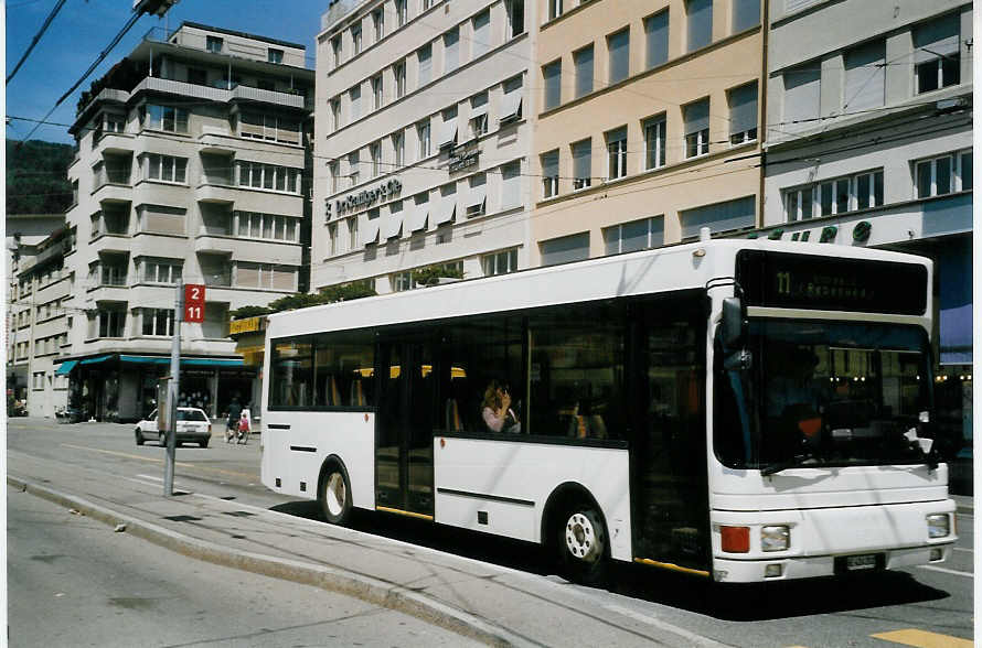 (068'036) - Funi-Car, Biel - Nr. 2/BE 424'202 - MAN/G�ppel (ex Estermann, Berom�nster) am 29. Mai 2004 beim Bahnhof Biel