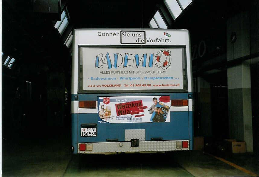 (068'529) - VZO Gr�ningen - Nr. 38/ZH 186'538 - Mercedes am 19. Juni 2004 in Gr�ningen, Garage