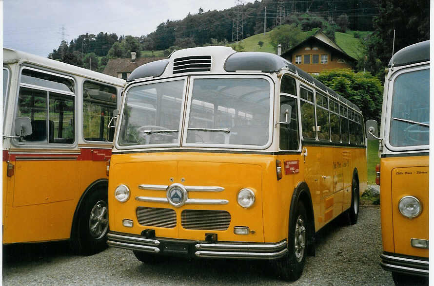 (068'532) - Oldie-Tours Z�risee, Wollerau - Nr. 21 - Saurer/Saurer (ex Marchetti, Airolo; ex P 24'119) am 19. Juni 2004 in Schmerikon, Garage