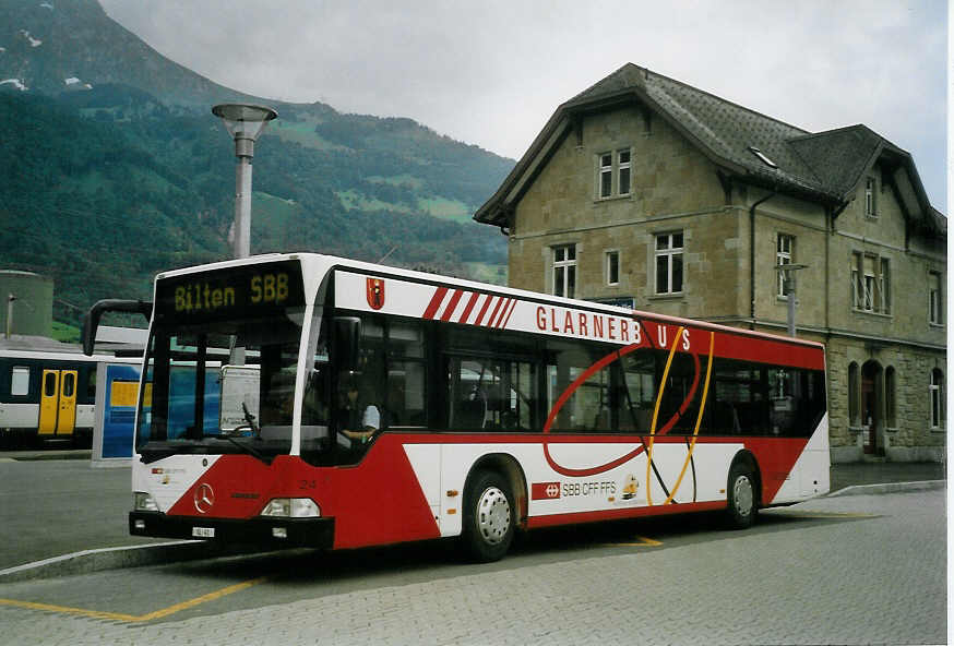 (068'604) - Niederer, Filzbach - Nr. 24/GL 41 - Mercedes am 19. Juni 2004 beim Bahnhof N�fels-Mollis