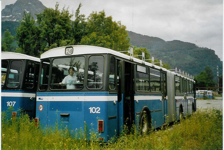 (068'611) - VBL Luzern - Nr. 102 - Volvo/Hess am 19. Juni 2004 in N�fels
