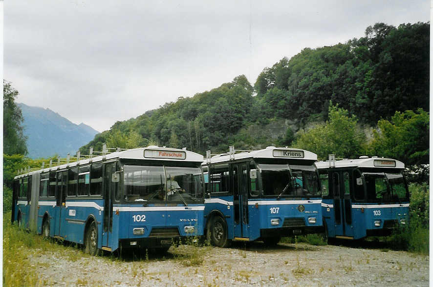 (068'614) - VBL Luzern - Nr. 102 + 107 + 103 - Volvo/Hess am 19. Juni 2004 in N�fels