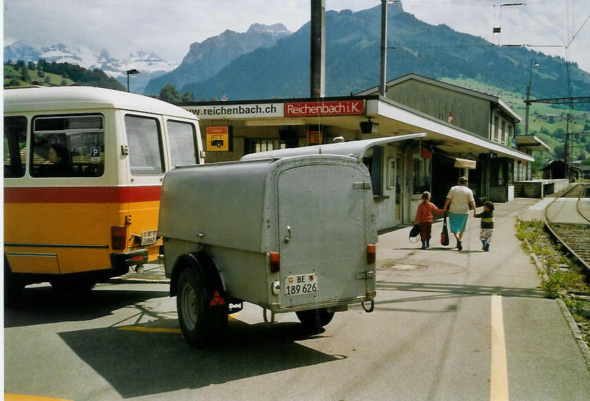 (068'828) - Portenier, Adelboden - Nr. 3/BE 189'626 - S�cheron/PTT Gep�ckanh�nger (ex Geiger, Adelboden Nr.3; ex P 30'248) am 5. Juli 2004 beim Bahnhof Reichenbach