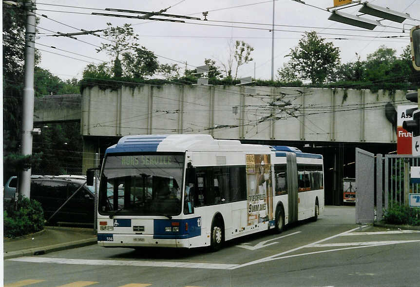 (069'016) - TL Lausanne - Nr. 556/VD 1652 - Van Hool am 8. Juli 2004 in Lausanne, D�p�t Borde