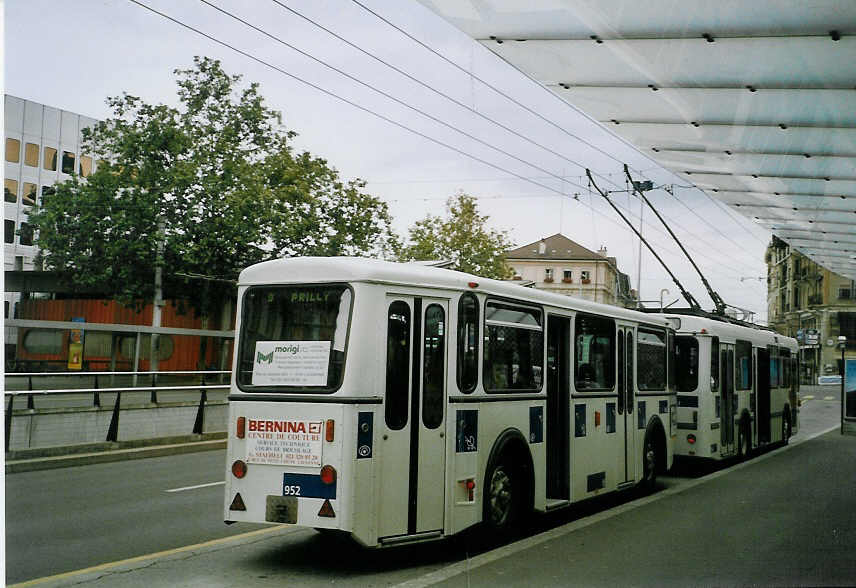(069'133) - TL Lausanne - Nr. 952 - Rochat/Lauber Personenanh�nger am 8. Juli 2004 in Lausanne, Chauderon
