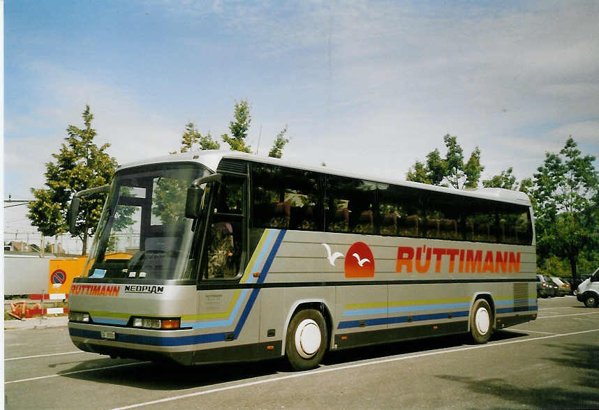 (069'423) - R�ttimann, Niederb�ren - SG 30'552 - Neoplan am 15. Juli 2004 in Thun, Seestrasse