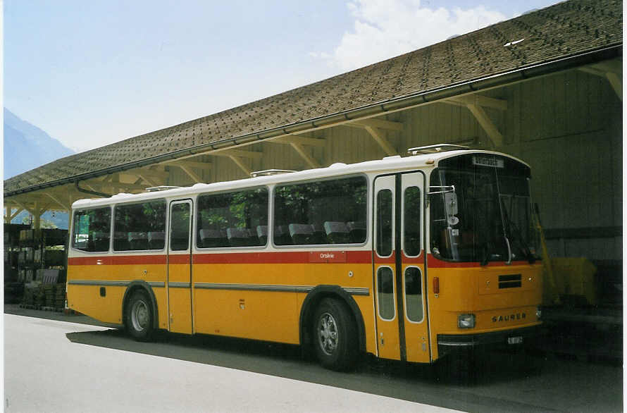 (069'428) - Selfors, Meiringen - BE 65'727 - Saurer/T�scher (ex P 24'236) am 17. Juli 2004 beim Bahnhof Meiringen
