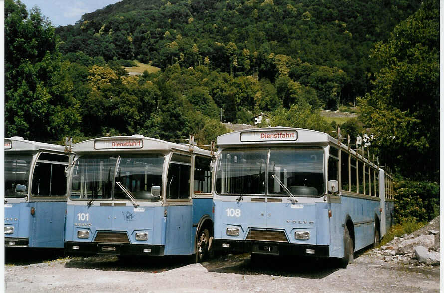(069'516) - VBL Luzern - Nr. 101 + 108 - Volvo/Hess am 17. Juli 2004 in N�fels
