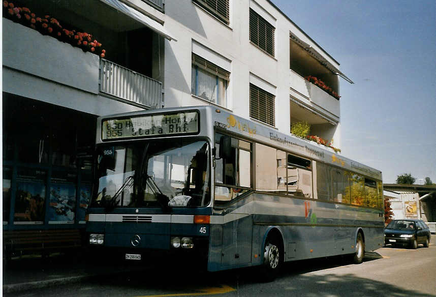 (069'520) - VZO Gr�ningen - Nr. 45/ZH 200'045 - Mercedes am 17. Juli 2004 beim Bahnhof St�fa