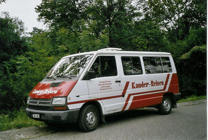 (069'527) - Kander-Reisen, Frutigen - Nr. 8/BE 408 - Renault am 20. Juli 2004 in Steffisburg, F�hrenstrasse
