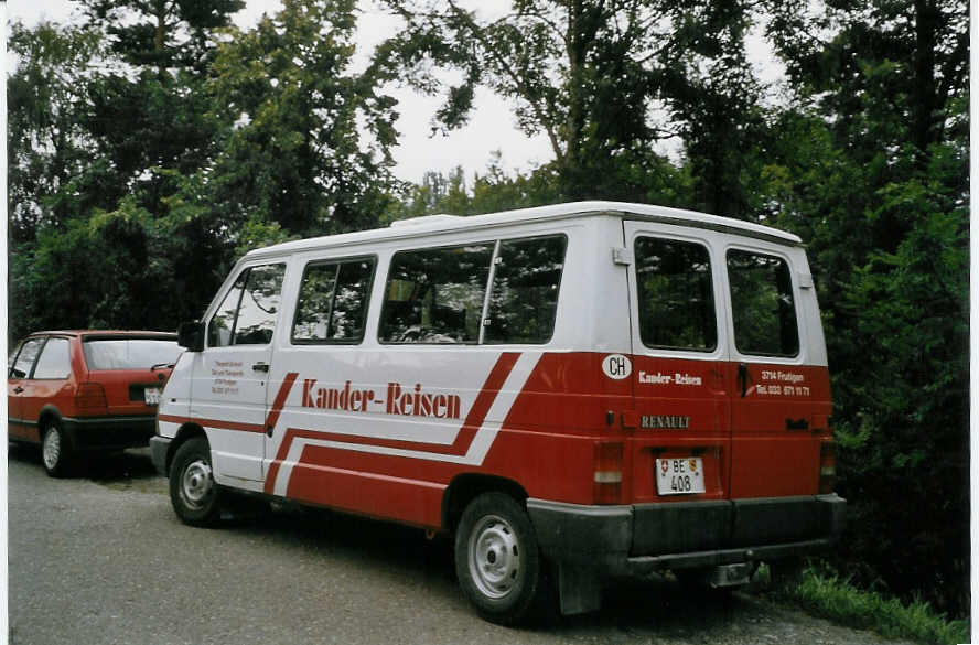 (069'528) - Kander-Reisen, Frutigen - Nr. 8/BE 408 - Renault am 20. Juli 2004 in Steffisburg, F�hrenstrasse