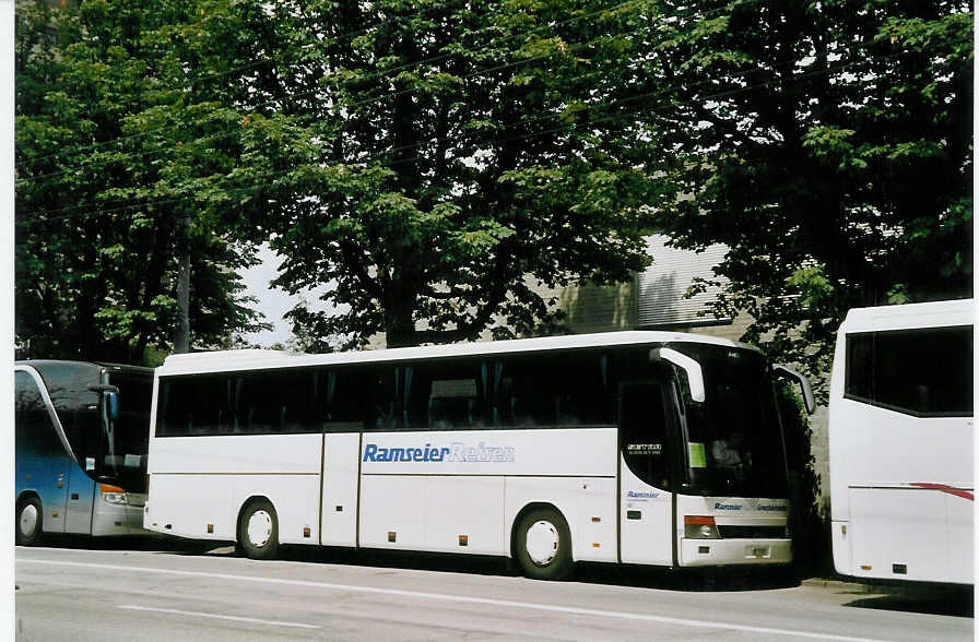 (069'604) - Ramseier, Grossh�chstetten - Nr. 17/BE 93'980 - Setra am 23. Juli 2004 in Z�rich, Hardau