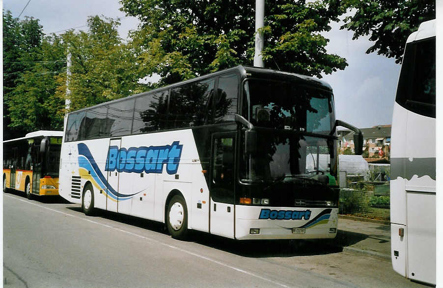 (069'611) - Maurer&Marolf, Neuenegg - BE 212'587 - Van Hool (ex Bossart, Glattbrugg) am 23. Juli 2004 in Z�rich, Hardau