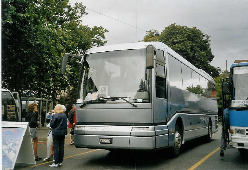 (070'119) - Brunetti, Spreitenbach - ZH 379'621 - Volvo/Barbi am 21. August 2004 in Z�rich, Sihlquai