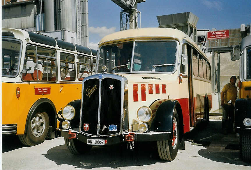 (070'418) - Imfeld, Sachseln - OW 10'062 - Saurer/T�scher (ex L�tscher, Neuheim) am 28. August 2004 in Niederbipp, Saurertreffen