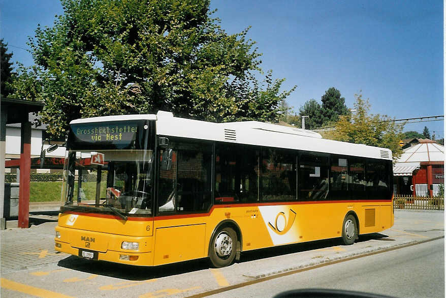 (070'619) - Gurtner, Worb - Nr. 6/BE 29'981 - MAN/G�ppel am 5. September 2004 beim Bahnhof Grossh�chstetten