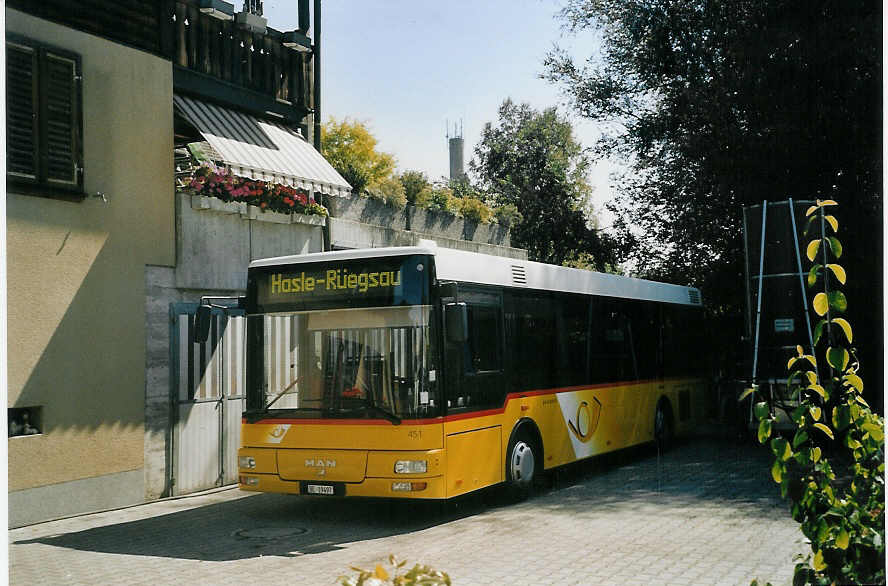 (070'620) - Trachsel, Hasle-R�egsau - Nr. 451/BE 19'497 - MAN/G�ppel (ex PostAuto Bern-Freiburg-Solothurn Nr. 451; ex P 23'031) am 5. September 2004 in Hasle-R�egsau, Garage