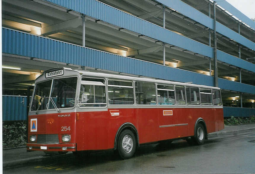 (071'102) - Zivilschutz, Winterthur - Nr. 254/ZH 508'416 - Volvo/T�scher (ex WV Winterthur Nr. 254) am 15. September 2004 beim Hauptbahnhof Winterthur