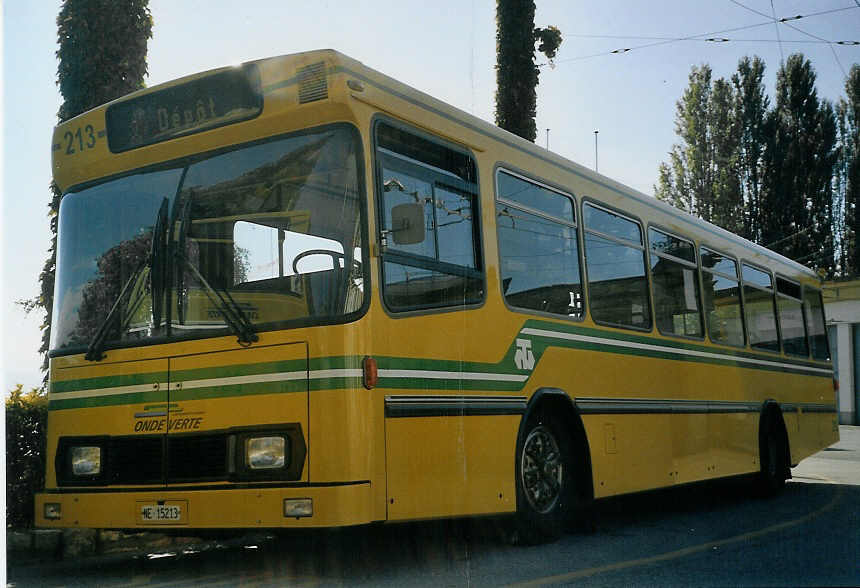 (071'318) - TN Neuch�tel - Nr. 213/NE 15'213 - Volvo/Hess am 3. Oktober 2004 in Neuch�tel, D�p�t