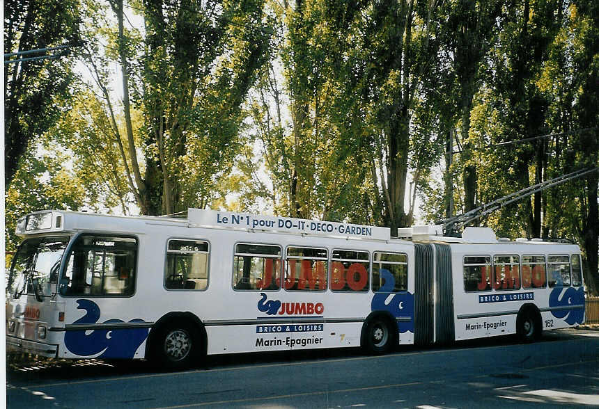 (071'323) - TN Neuch�tel - Nr. 162 - FBW/Hess Gelenktrolleybus am 3. Oktober 2004 in Neuch�tel, D�p�t