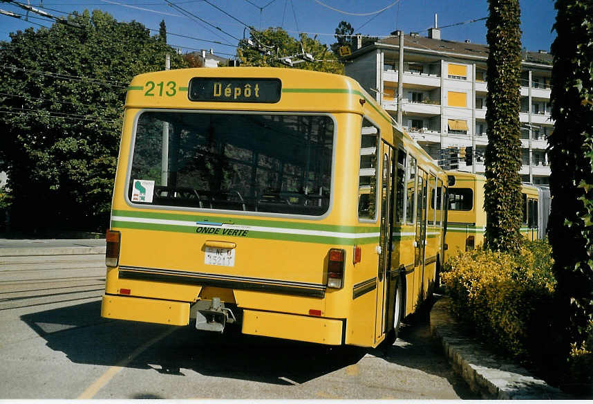 (071'327) - TN Neuch�tel - Nr. 213/NE 15'213 - Volvo/Hess am 3. Oktober 2004 in Neuch�tel, D�p�t