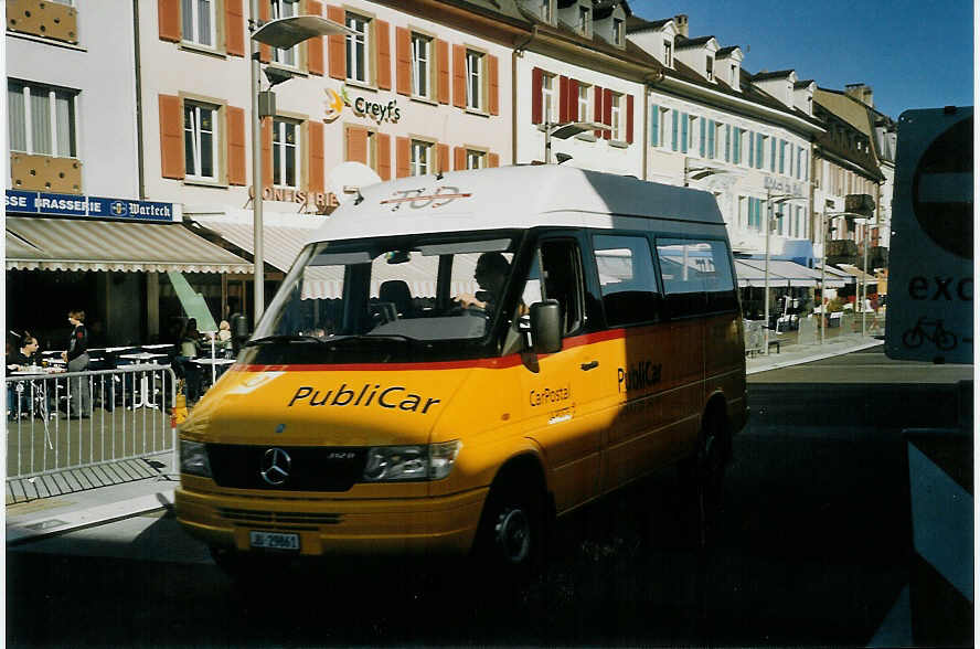 (072'311) - CarPostal Jura-Jura bernois-Neuch�tel - Nr. 3/JU 29'861 - Mercedes (ex P 22'051) am 24. Oktober 2004 beim Bahnhof Del�mont