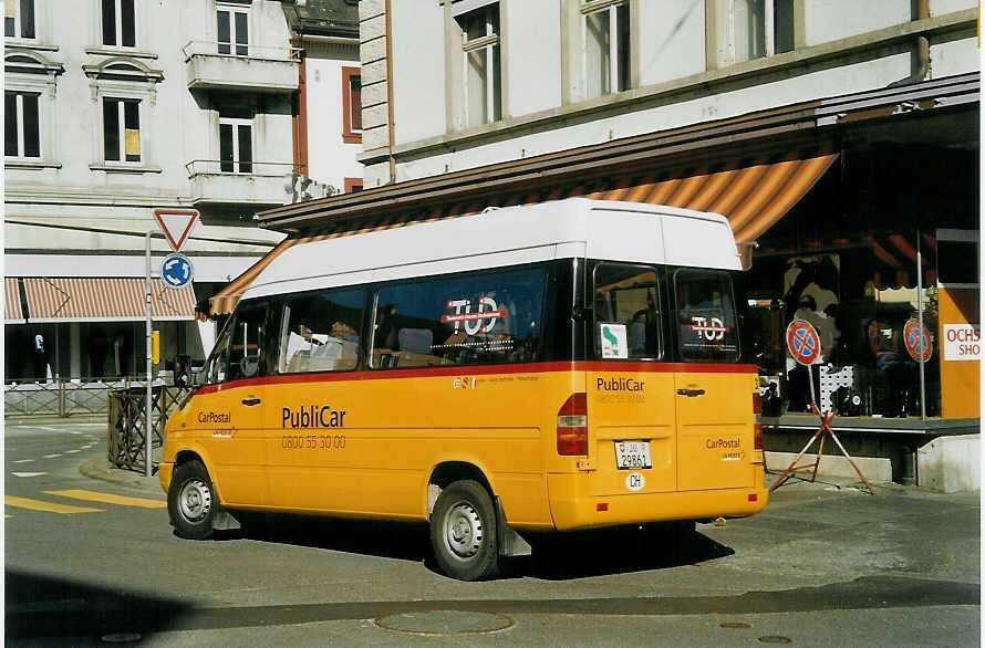(072'312) - CarPostal Jura-Jura bernois-Neuch�tel - Nr. 3/JU 29'861 - Mercedes (ex P 22'051) am 24. Oktober 2004 beim Bahnhof Del�mont