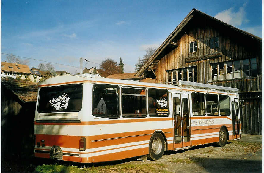 (072'604) - WSJ Renndienst, Gr�nen-Sumiswald - Nr. 10 - Berna/Hess (ex OAK Wangen a.A. Nr. 10) am 8. November 2004 in Gr�nen, Zimmereiweg