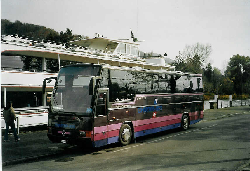 (072'618) - Charter-Bus, Z�rich - ZH 424'688 - Mercedes/Auw�rter am 14. November 2004 bei der Schiffl�ndte Thun