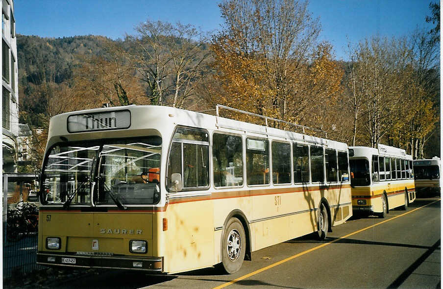 (072'913) - STI Thun - Nr. 57/BE 413'459 - Saurer/R&J am 3. Dezember 2004 bei der Schiffl�ndte Thun