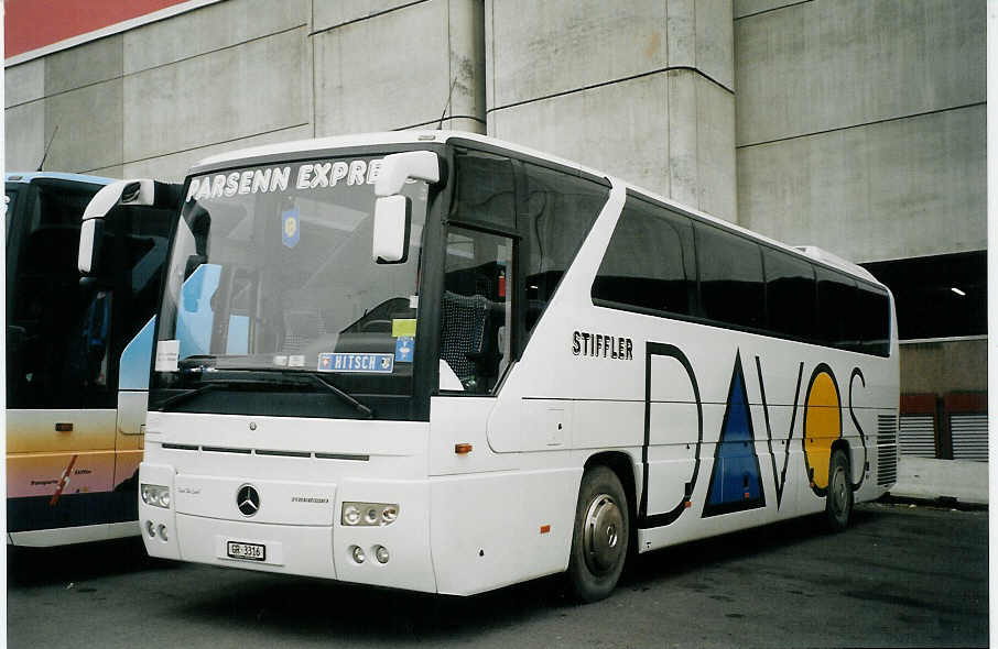 (072'933) - Stiffler, Davos - GR 3316 - Mercedes am 11. Dezember 2004 in Z�rich, Flughafen