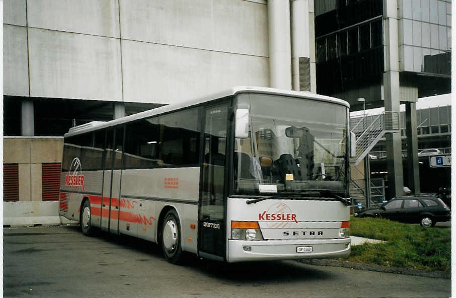 (072'934) - Kessler, Davos - GR 1360 - Setra am 11. Dezember 2004 in Z�rich, Flughafen