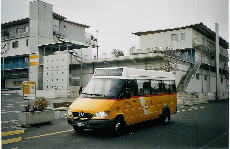 (073'228) - L�di, Uetendorf - BE 561'504 - Mercedes am 13. Dezember 2004 beim Bahnhof Uetendorf