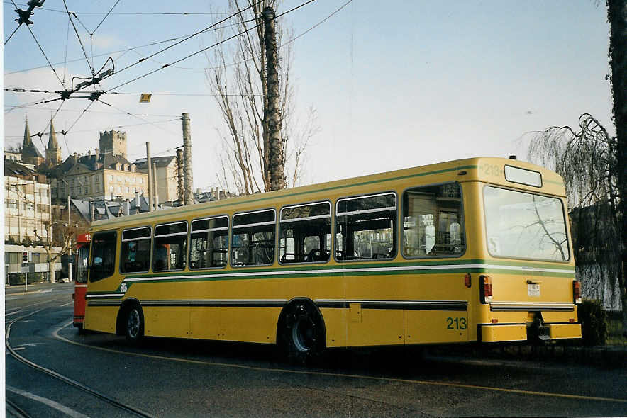 (073'531) - TN Neuch�tel - Nr. 213/NE 15'213 - Volvo/Hess am 1. Januar 2005 in Neuch�tel, D�p�t