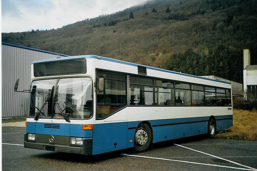 (073'706) - Kn�pfel, Dinhard - Mercedes (ex VZO Gr�ningen Nr. 58; ex Schneider, Meilen Nr. 11; ex VBZ Z�rich Nr. 206) am 3. Januar 2005 in Biel, Rattinbus