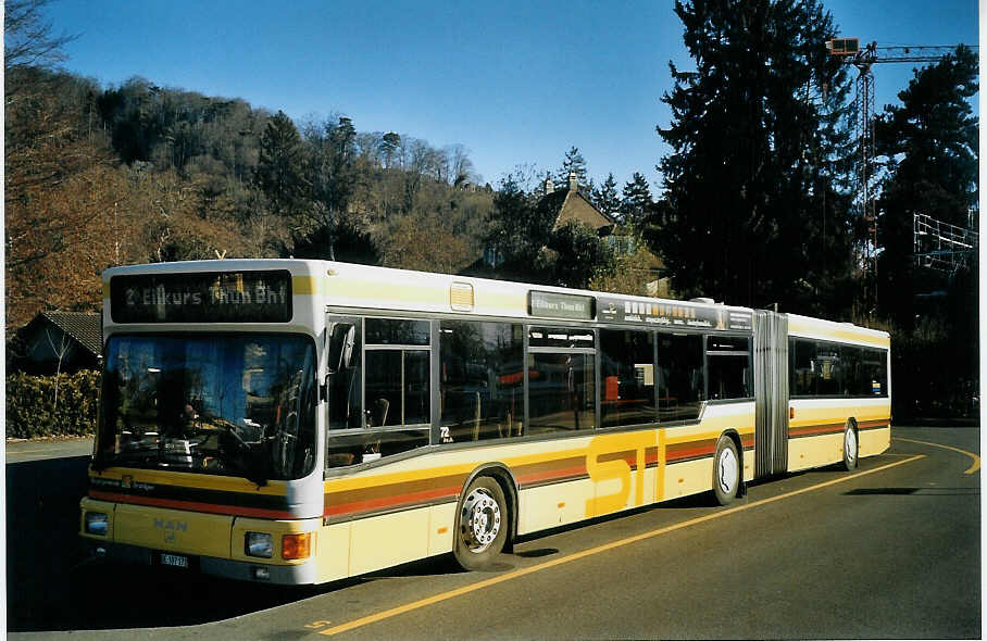 (073'735) - STI Thun - Nr. 72/BE 397'172 - MAN am 4. Januar 2005 bei der Schiffl�ndte Thun